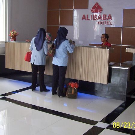 Alibaba Hotel Pangkalan Bun Bagian luar foto