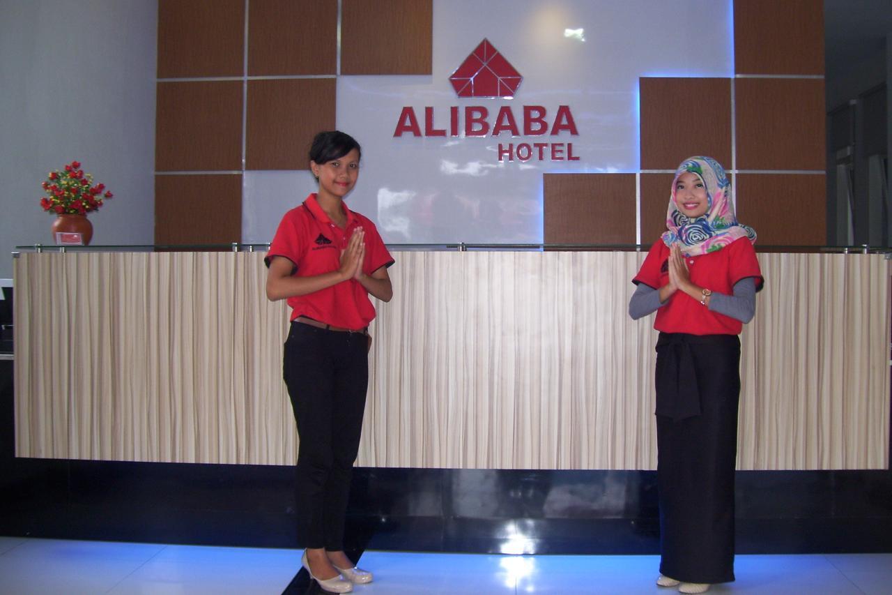 Alibaba Hotel Pangkalan Bun Bagian luar foto